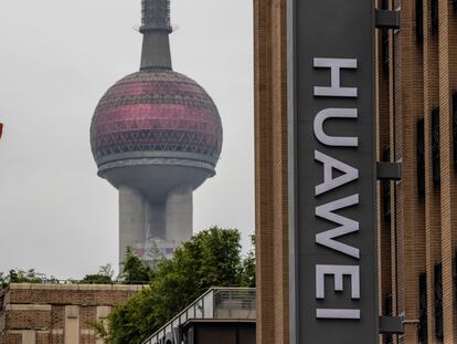 En edificio de Huawei de Shanghái (China).