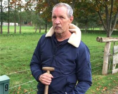 Joan van Dijk, vecino de la finca de Drenthe, de camino a su casa el pasado viernes.