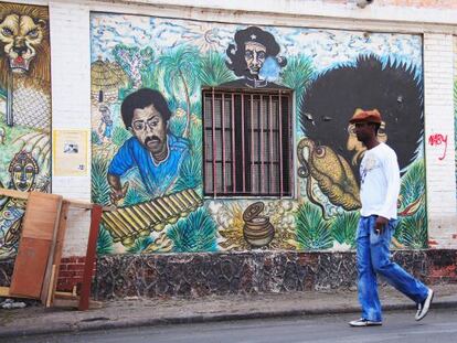 Paredes llenas de grafitis en Dakar, la capital de Senegal.  