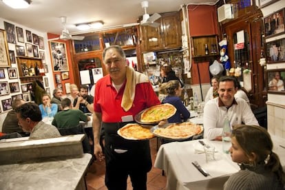 Comedor del restaurante Baffetto, en Roma.