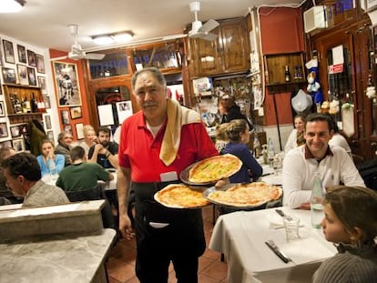 Comedor del restaurante Baffetto, en Roma.