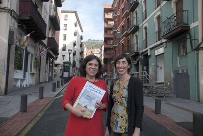 Beatriz de Lucas y Ane Garay, responsables de la campa&ntilde;a desde CEAR-Euskadi. 