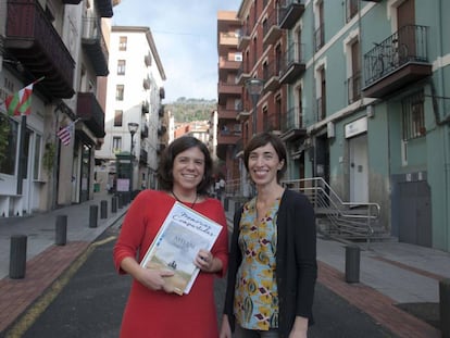Beatriz de Lucas y Ane Garay, responsables de la campa&ntilde;a desde CEAR-Euskadi. 