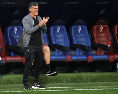 José Luis Mendilibar, durante el Eibar-Betis de esta temporada.