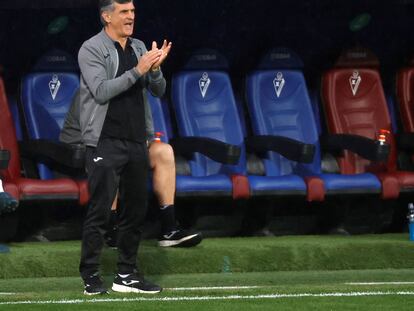 José Luis Mendilibar, durante el Eibar-Betis de esta temporada.