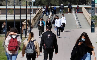 Students at Barcelona's Autonomous University in late March.