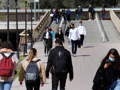 Students at Barcelona's Autonomous University in late March.