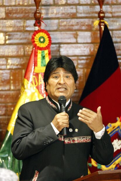 La fusión de las tradiciones caudillista y populista, los medios de comunicación y la estética indigenista que anticipó el líder venezolano Hugo Chávez, ha tenido importantes seguidores en otros países de América Latina. Evo Morales en Bolivia ha acentuado su particular sello indigenista en su indumentaria.