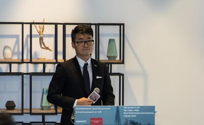 Simon Cheng, el empleado del consulado desaparecido, durante una conferencia en 2018.