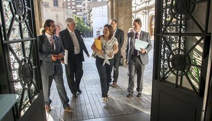 La consejera de Infraestructuras, Isabel Bonig, a su llegada al Ayuntamiento de Castellón.