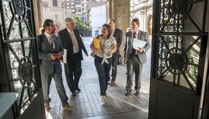 La consejera de Infraestructuras, Isabel Bonig, a su llegada al Ayuntamiento de Castell&oacute;n. 