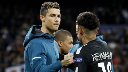 Cristiano Ronaldo y Neymar en un partido entre Real Madrid y PSG.