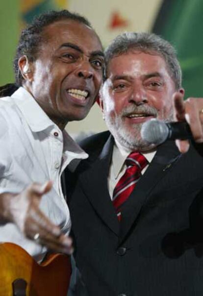 Luiz Inácio Lula da Silva y Gilberto Gil, en un concierto ayer en París.