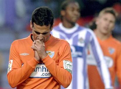 Fernando Miguel, del Málaga, se lamenta durante el partido ante el Valladolid.