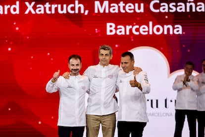 Eduard Xatruch, Mateu Casañas i Oriol Castro van rebrer ahir a la nit a Barcelona la tercera estrella Michelin per Disfrutar.