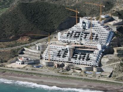 Vista aérea del proyecto del hotel El Algarrobico, en Carboneras (Almería).