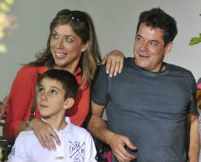 Los actores Eva Isanta, su hijo Alex Rojas y Jorge Sanz ruedan junto a compañeros como Macarena Gómez, Fernando Tejero, o Úrsula Corberó un cortometraje con motivo de la inminente inauguración del Túnel de Viento de Empuriabrava (Girona), un simulador para paracaidistas.