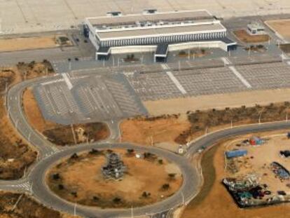 Les pistes de l'aeroport de Castelló des de l'aire.