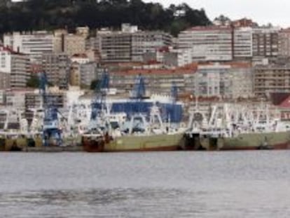 Barcos pesqueros amarrados en el muelle del puerto de Vigo. EFE/Archivo