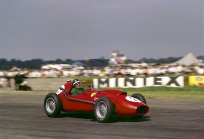 Mike Hawthorn en un Ferrari 246F1 en 1958.