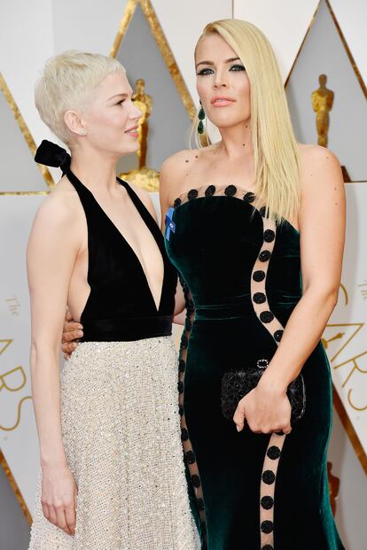 Michelle Williams y Busy Philipps.