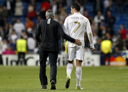 Mourinho y Ronaldo al finalizar el partido.
