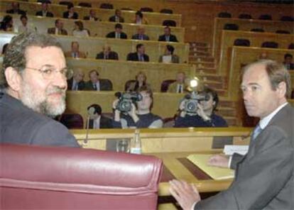 Mariano Rajoy antes de comenzar la reunión del grupo parlamentario popular que ha presidido hoy en el Senado.