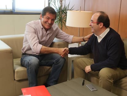Javier Fern&aacute;ndez, reunido con Miquel Iceta, l&iacute;der del PSC. 