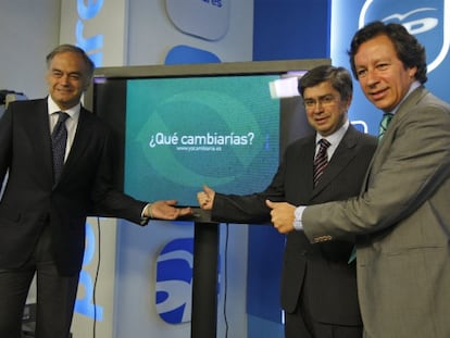 González Pons, Tomé y Floriano, durante la presentación de una página web.