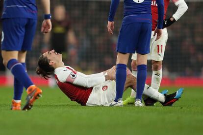 Bellerín, en el momento de la lesión contra el Chelsea.