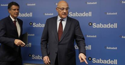 Josep Oliu, presidente del Banco Sabadell, Jaime Guardiola, Consejero Delegado.