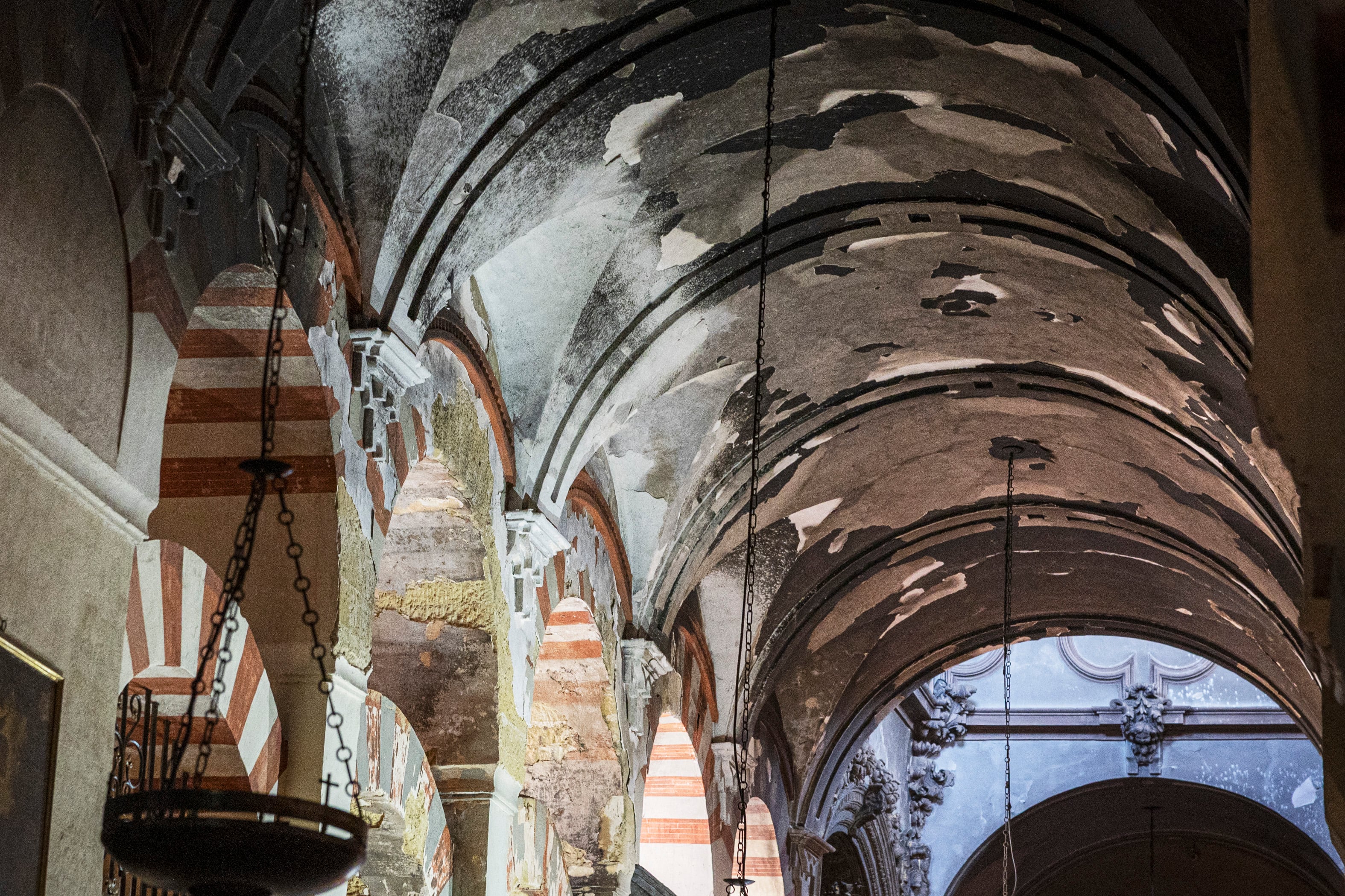 Daños en la Mezquita Catedral de Córdoba tras el incendio. 