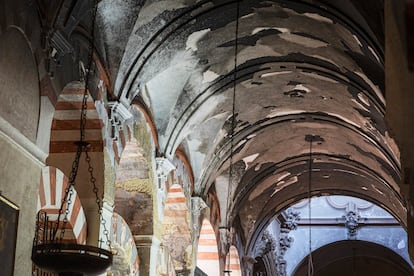 Daños en la Mezquita Catedral de Córdoba tras el incendio. 