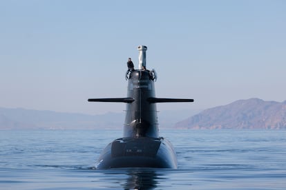 El submarino Isaac Peral, construido por Navantia, en aguas de Cartagena (Murcia), en noviembre de 2023.