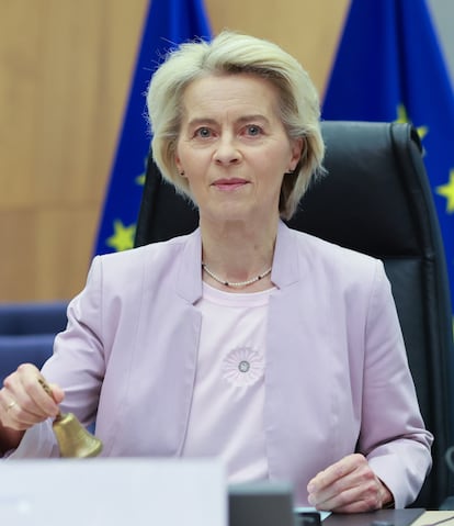 BELGIUM (Brussels), 17/09/2025.- European Commission President Ursula von der Leyen at the start of the weekly college meeting of the European Commission in Brussels, Belgium, 17 September 2025. The European Commission on 17 September is expected to propose a package of sanctions on Israel in response to the Israeli operations in Gaza. (Bélgica, Bruselas) EFE/EPA/OLIVIER HOSLET
