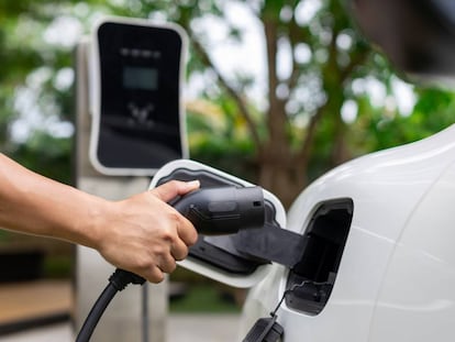 Los autónomos se pueden deducir el 100% del IVA en la recarga de vehículos eléctricos