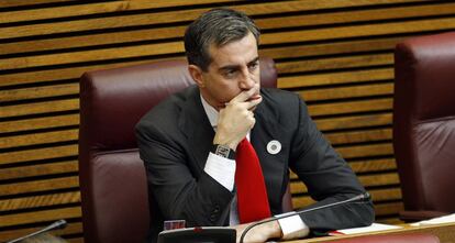 Costa, en noviembre de 2009, en la votación de la valenciana Leire Pajín como senadora.