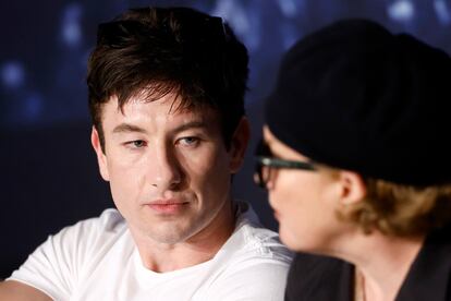 El actor Barry Keoghan y la directora Andrea Arnold, el viernes en una rueda de prensa en Cannes.