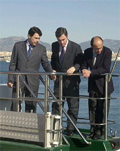 Acebes, junto a Ignacio Gonzalez y Santiago López Valdivielso, durante la presentación de la <i>Operación Ulises</i>.