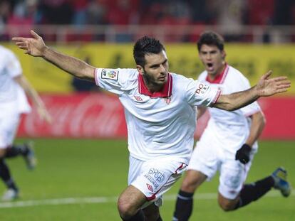 Spahic celebra su gol.