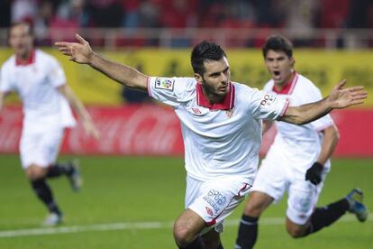 Spahic celebra su gol.