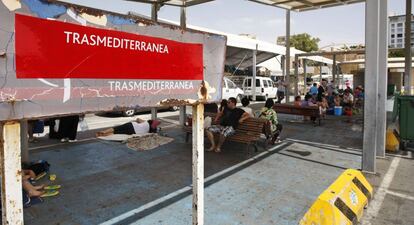 Zona de espera del puerto de Almer&iacute;a, donde atrac&oacute; el ferry que cubre la ruta a Melilla. 