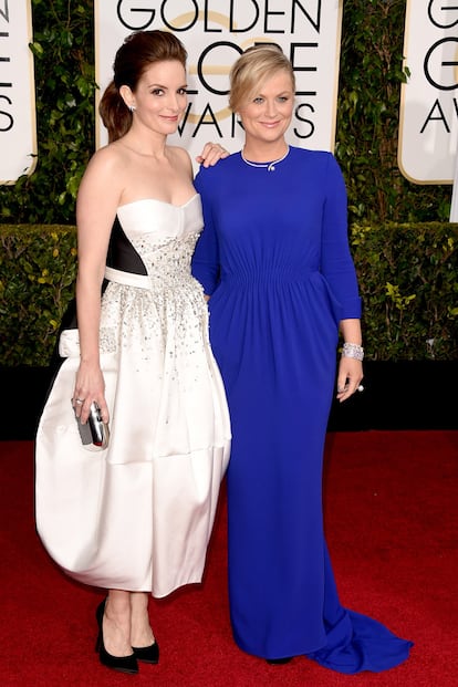 Las jefas: Tina Fey y Amy Poehler, presentadoras de la gala. Fey lleva un modelo de Antonio Berardi y Poehler, de Stella McCartney.