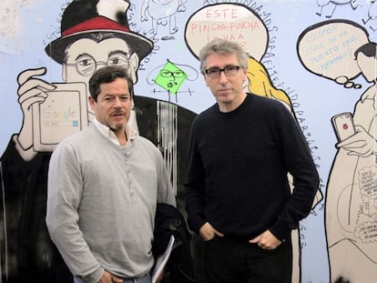 Jorge Sanz y David Trueba, en la redacción de EL PAÍS.