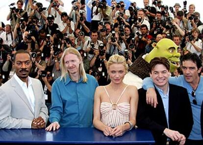 Eddie Murphy, Andrew Adamson, Cameron Díaz, Mike Myers y Antonio Banderas, en Cannes.