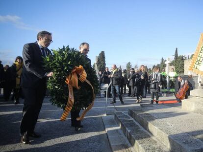 Jordi Turull i Josep Rull a l&#039;ofrena a la tomba de Maci&agrave;.