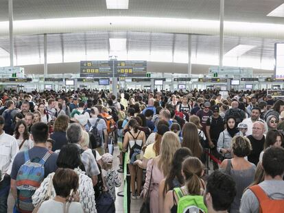 Lines at Barcelona's El Prat airport.
