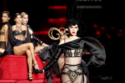 Modelos de Andrés Sardá, la firma que ha abierto este jueves la Semana de la Moda de Madrid.