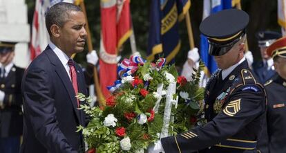  Obama en la ceremonia del D&iacute;a de los Ca&iacute;dos en el cementerio de Arlington.