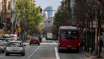 Un carrer de Barcelona durant el confinament.